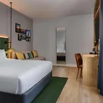 호텔 Hilton Garden