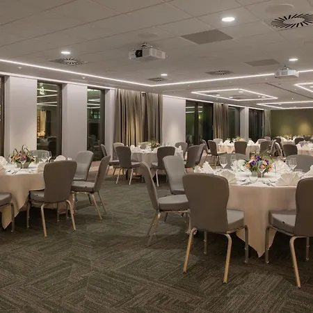 Hilton Garden 4*