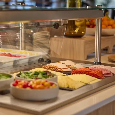 호텔 Hilton Garden