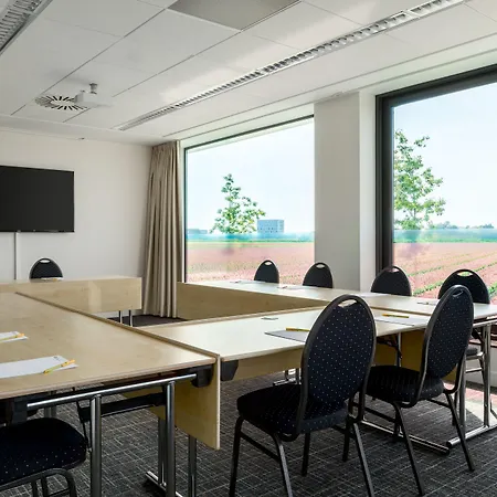 호텔 Hilton Garden 4*