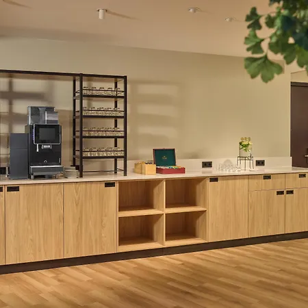 Hilton Garden Hotel 4*